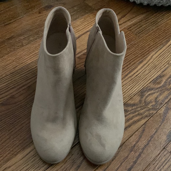 Tan suede heeled booties - Picture 2 of 4